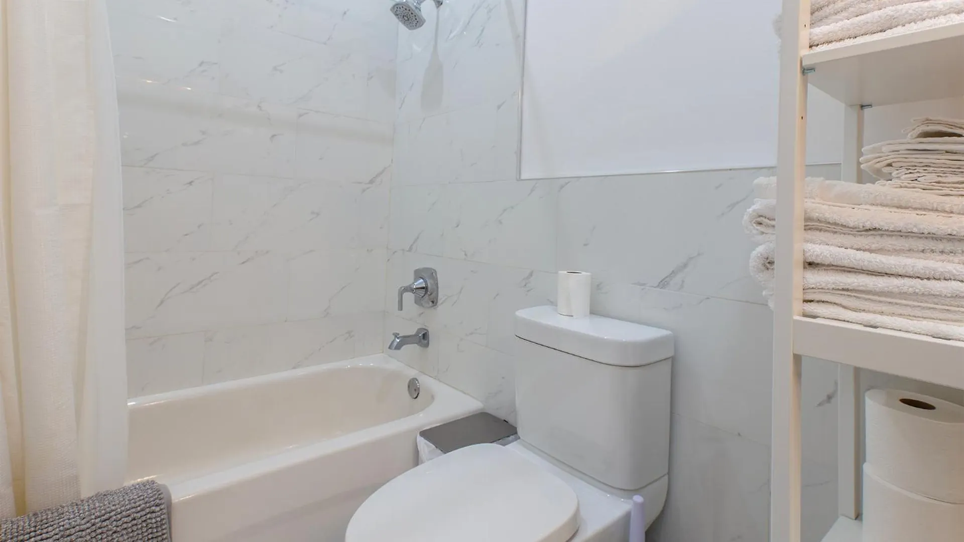 Appartement 5705-Modern 2 Bd / Fully Equipped, Near Dt Mtl à Montréal 0*,
